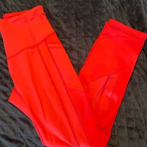Lululemon Hot Pink Leggings with side pockets Size 4